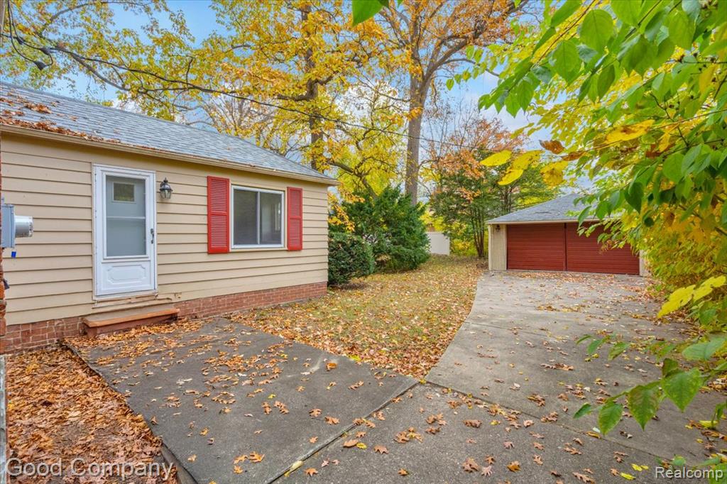 2564 WOODSTOCK Drive, Highland Park, MI 48203 — Photo 33