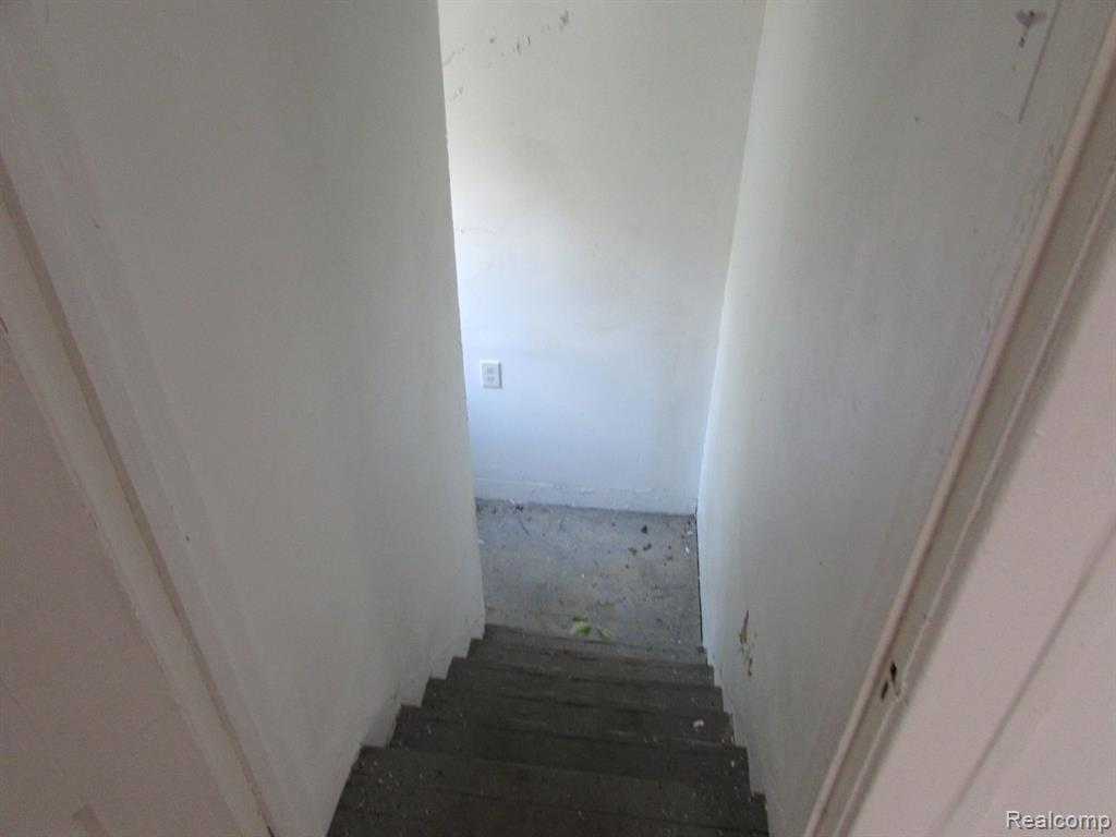 5270 MONTCLAIR Street, Detroit, MI 48213 — Photo 35