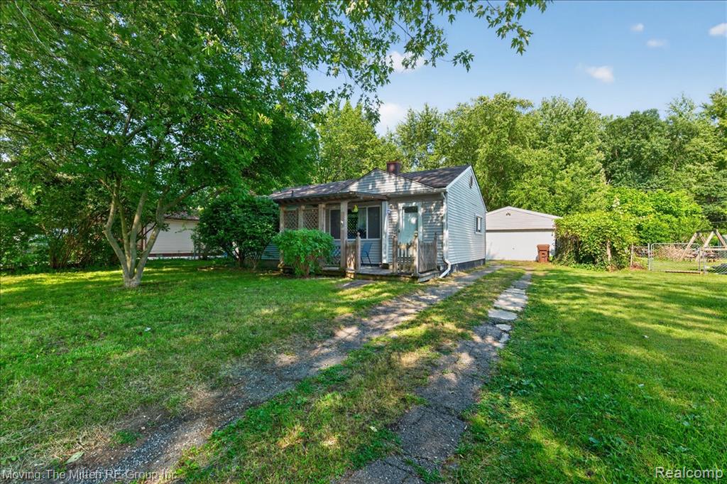 21847 Fenster Street, Belleville, MI 48111