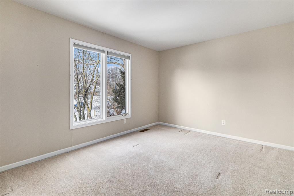 8805 Pebble Creek Drive, Pinckney, MI 48169 — Photo 27