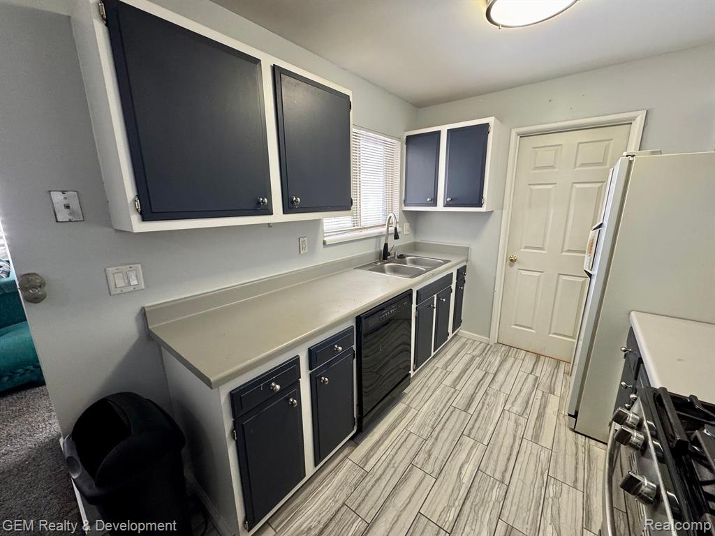 39535 VILLAGE WOOD Road, Novi, MI — Photo 11
