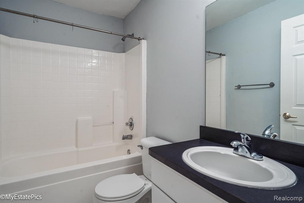 28231 CARLTON WAY Drive, Novi, MI 48377 — Photo 24