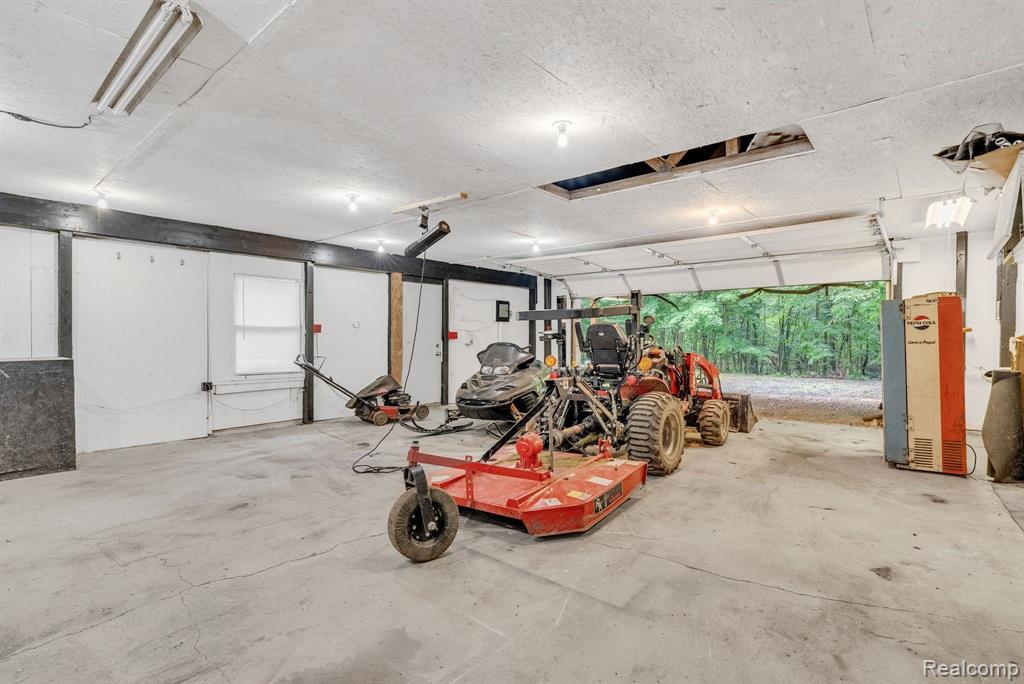 6917 CHASE LAKE Road, Fowlerville, MI 48836 — Photo 54