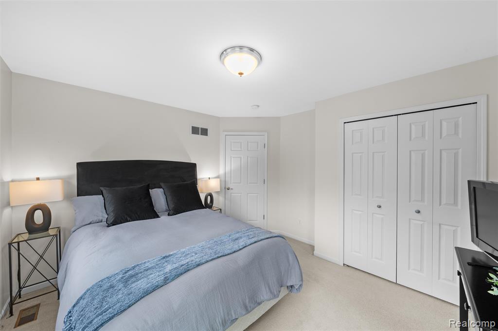 10099 Fernbrooke Drive, Brighton, MI 48116 — Photo 32