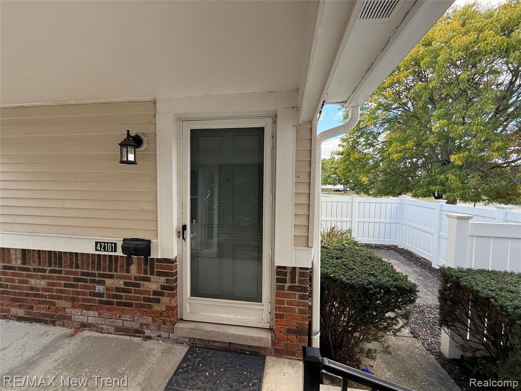 42101 ROSCOMMON Street, Northville, MI 48167 — Photo 18