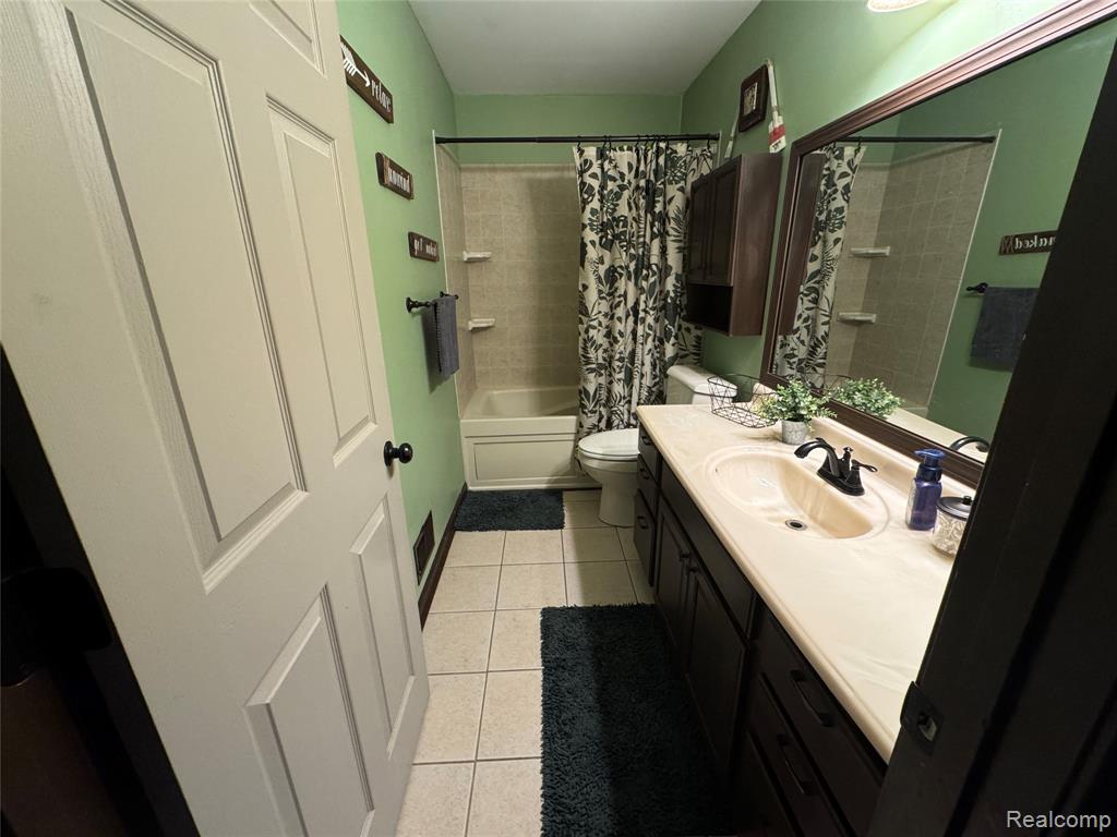 577 Norvell Beach Drive, Brooklyn, MI 49230 — Photo 20