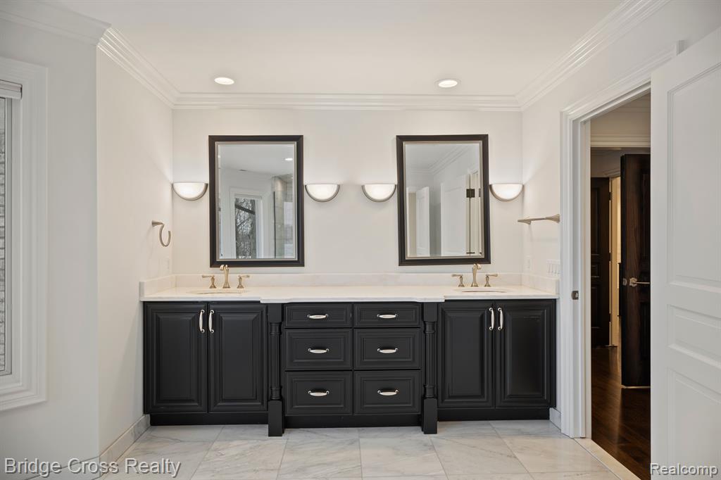 5820 LAKEVIEW Avenue, Orchard Lake Village, MI 48323 — Photo 46
