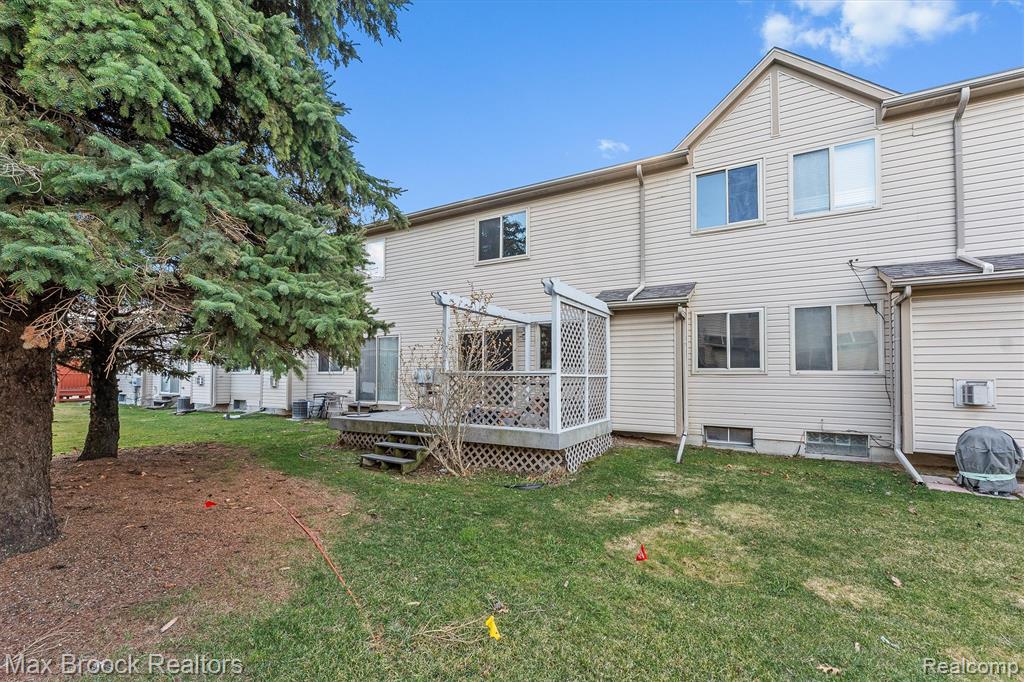 24530 Pineview Street, Oak Park, MI 48237 — Photo 29