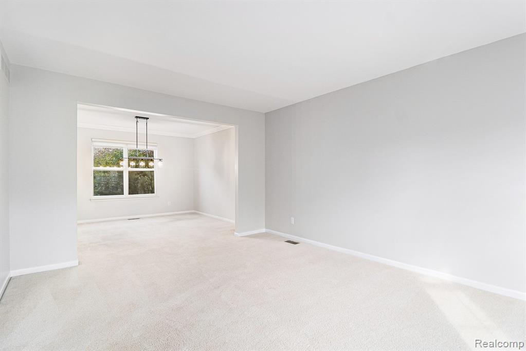 855 DRAKESHIRE Drive, Walled Lake, MI 48390 — Photo 7