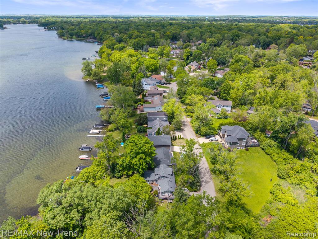 4044 Fieldview Avenue, West Bloomfield, MI 48324 — Photo 44
