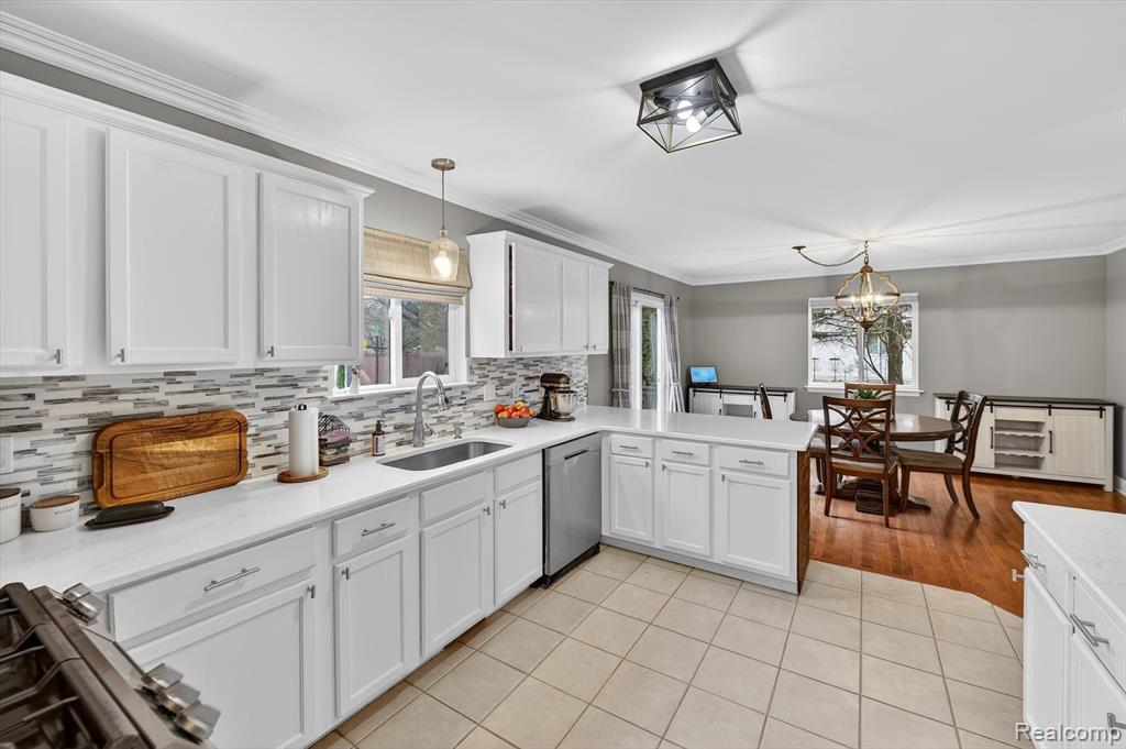 2454 Calvin Court, Pinckney, MI 48169 — Photo 14