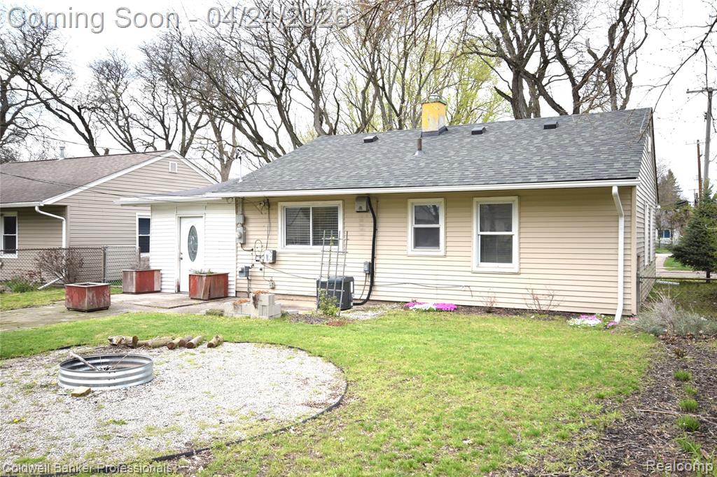 10311 Saratoga Street, Oak Park, MI 48237 — Photo 19