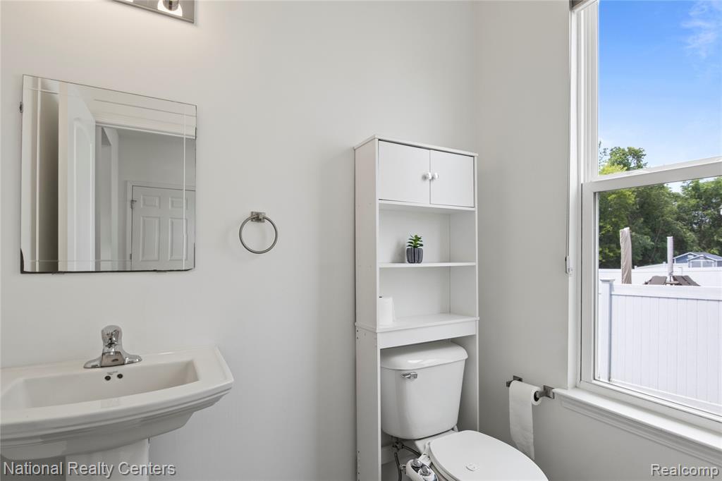 451 Goodrich, Wixom, MI — Photo 14