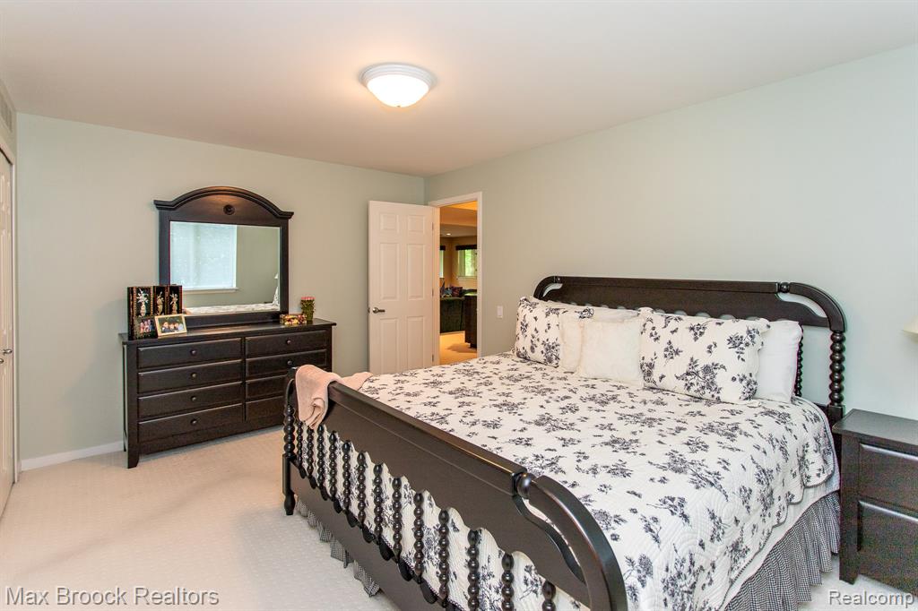 6524 Pleasant Lake Court, West Bloomfield, MI — Photo 52