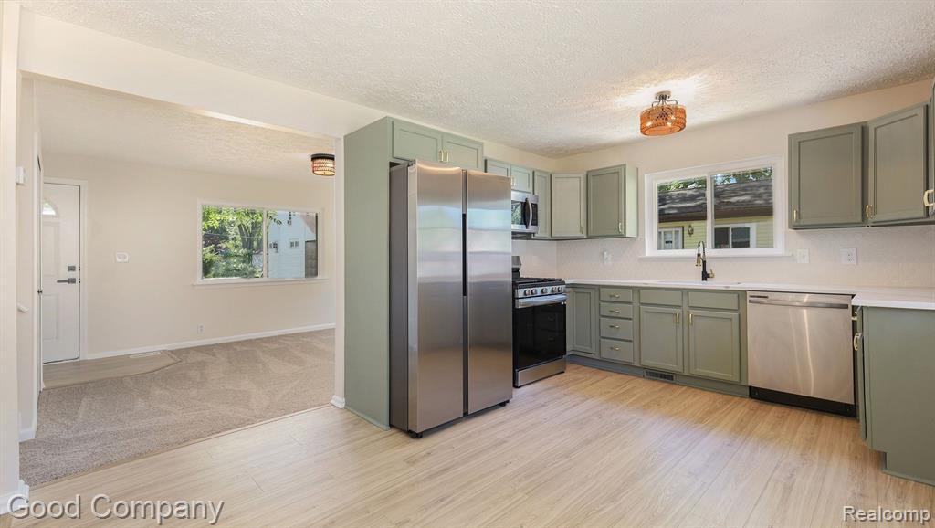 7250 SANDY BEACH Drive, Waterford, MI — Photo 9