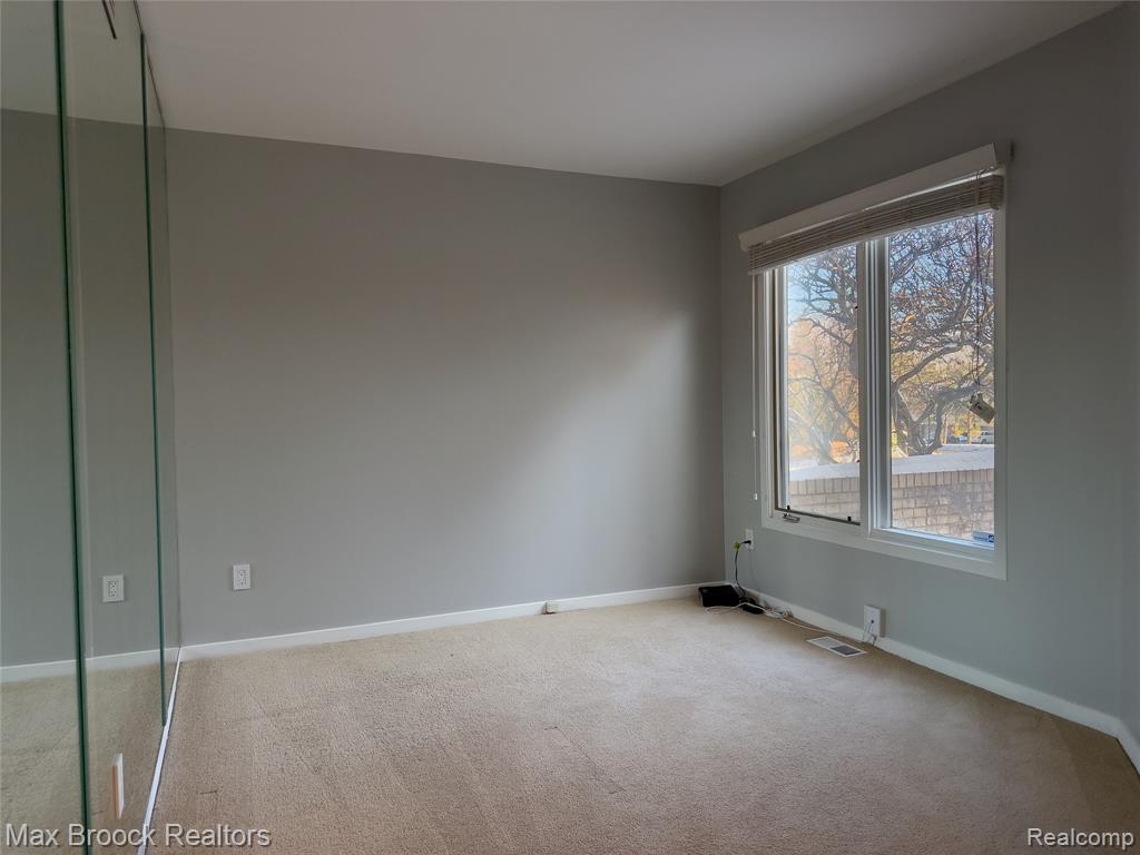 4013 Foxpointe Drive, West Bloomfield, MI 48323 — Photo 8