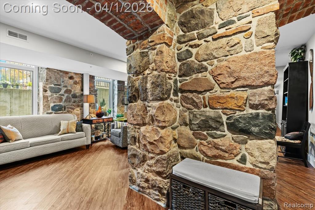 217 E Commerce Street, Milford, MI 48381 — Photo 4