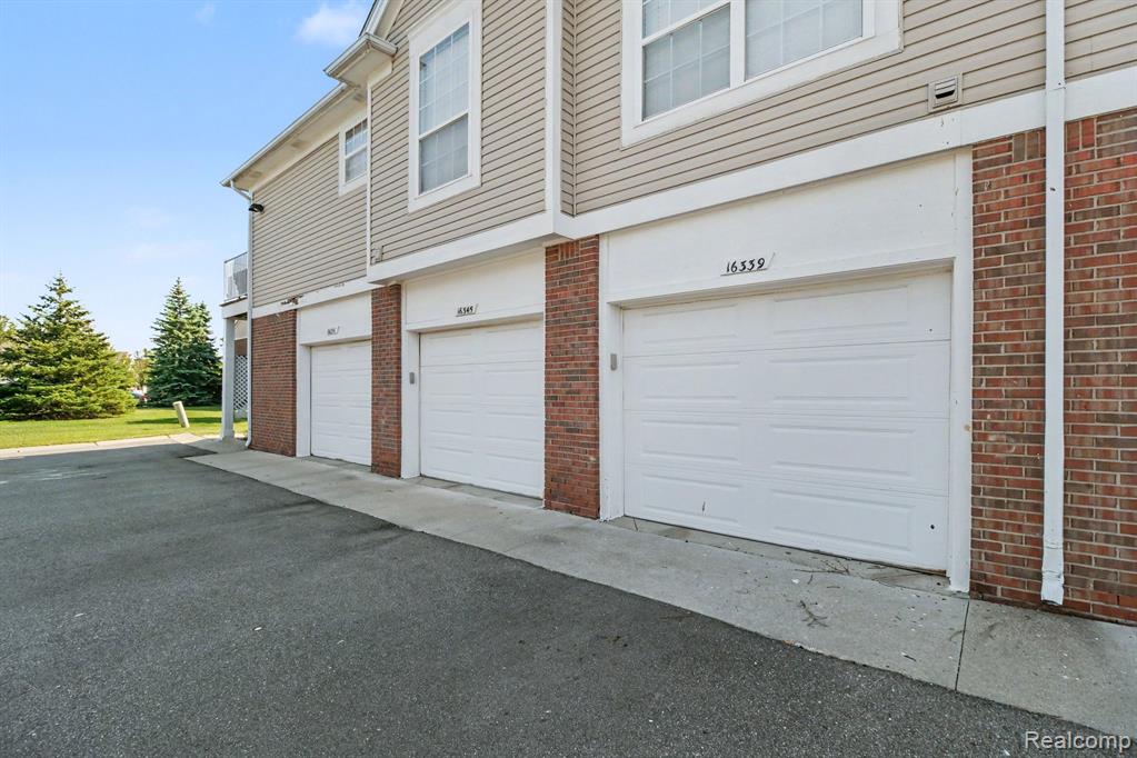 16339 Chatham Drive, Macomb, MI 48044 — Photo 22