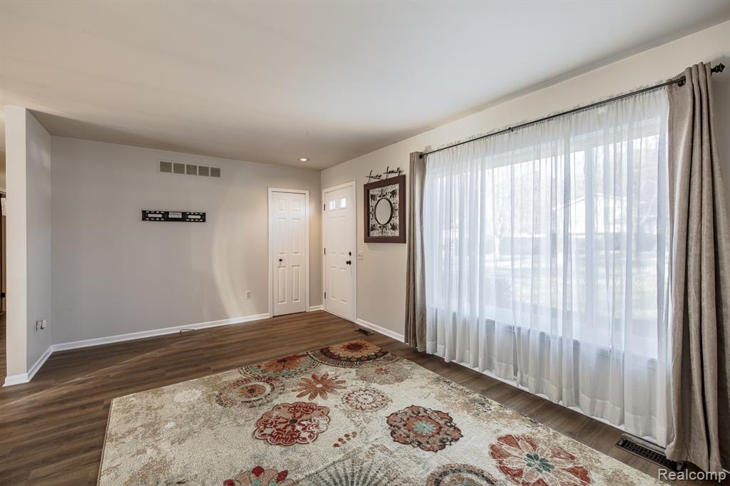 4771 Fiddle Avenue, Waterford, MI 48328 — Photo 5