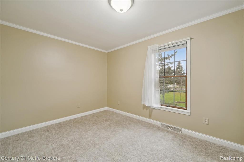 6452 E MAPLE Avenue, Grand Blanc, MI 48439 — Photo 25
