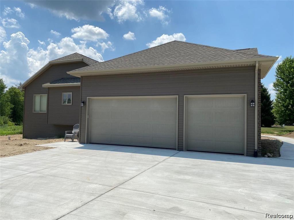715 ORCHARD RIDGE Court, Ortonville, MI 48462 — Photo 2