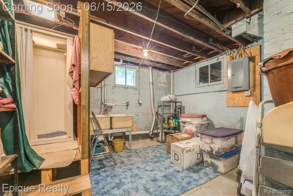 279 N Howard Avenue, Croswell, MI 48422 — Photo 41