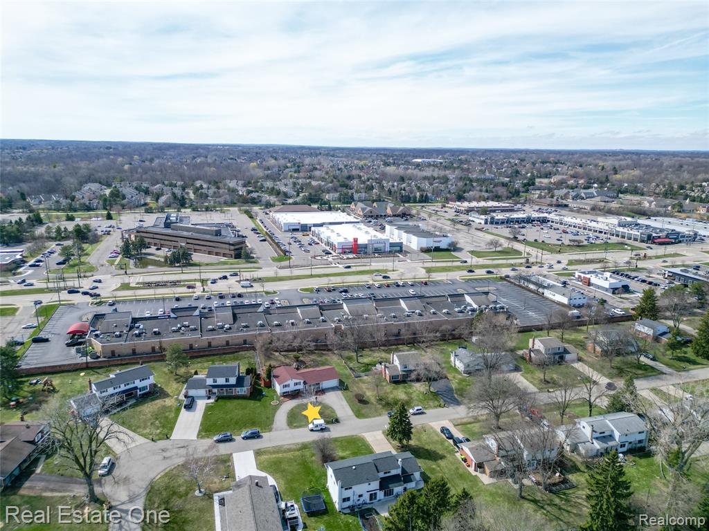 6942 Leslee Crest Drive, West Bloomfield, MI — Photo 40