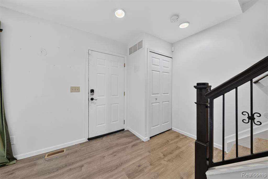 20471 Hollywood Street, Harper Woods, MI 48225 — Photo 5