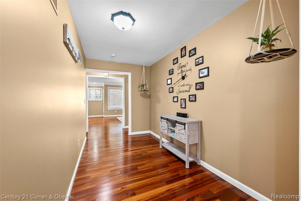 26331 Hass Street, Dearborn Heights, MI 48127 — Photo 18