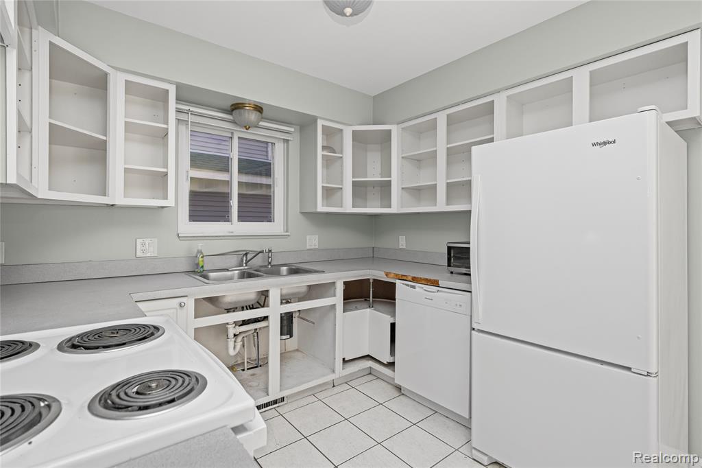 3977 Cresthaven Drive, Waterford, MI 48328 — Photo 10