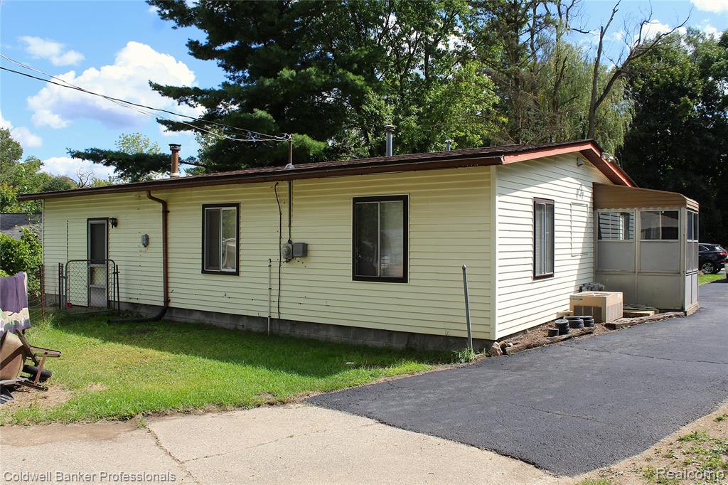10593 9 Mile Road, Whitmore Lake, MI 48189 — Photo 22
