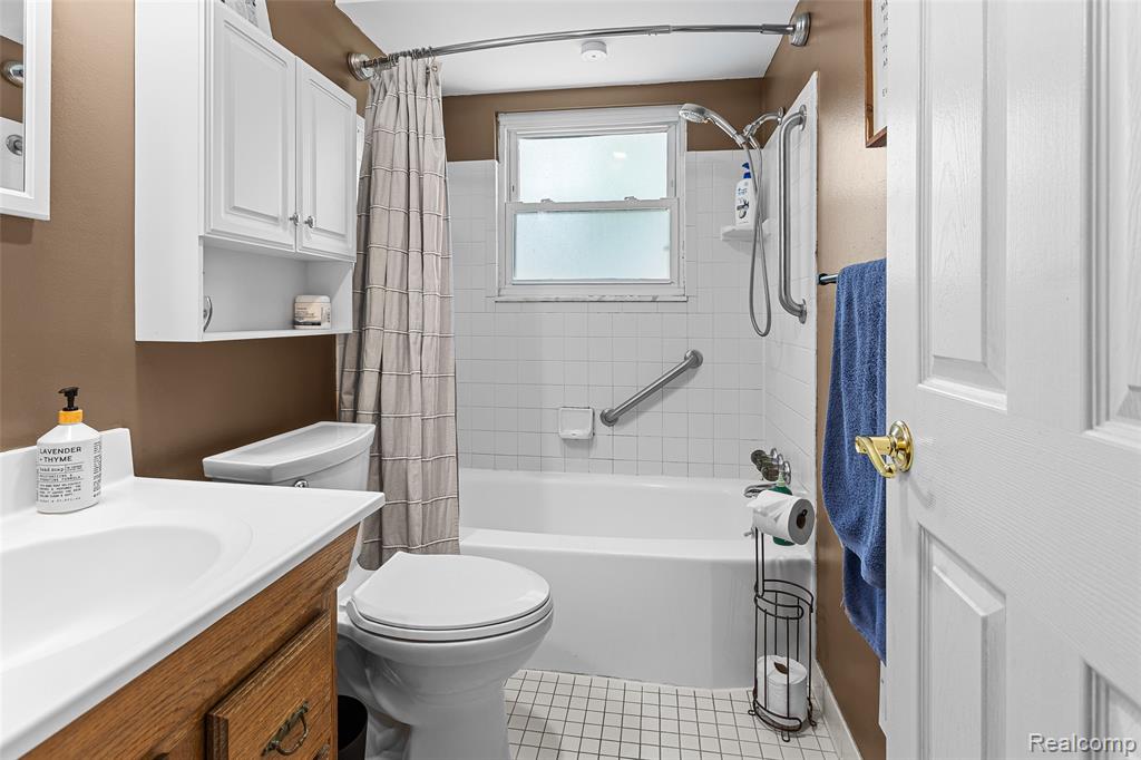 9428 Elm Street, Taylor, MI 48180 — Photo 36