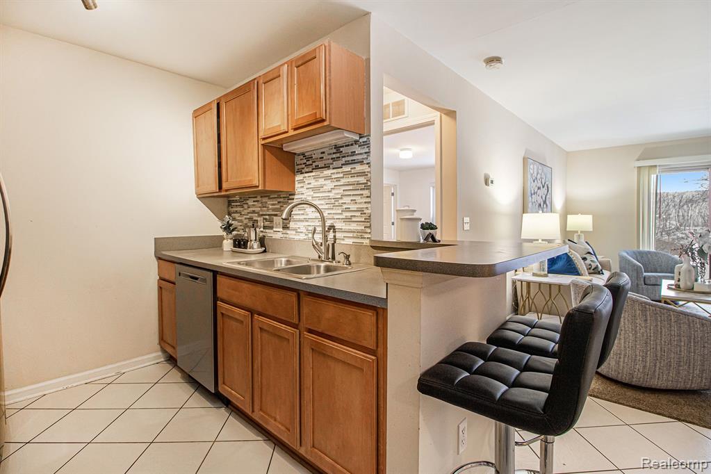 1401 ADDINGTON Lane, Ann Arbor, MI 48108 — Photo 9