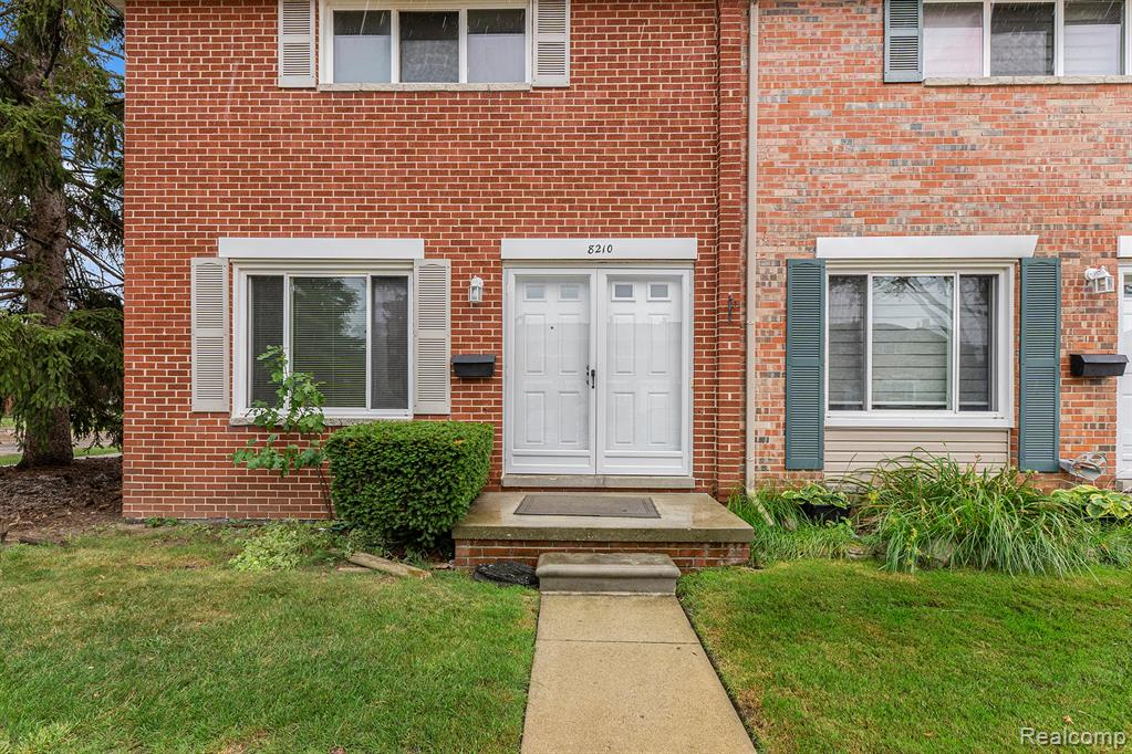 8210 Hettenberger, Warren, MI 48093 — front exterior