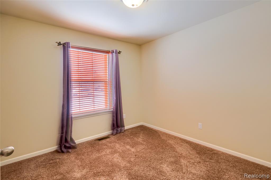 4503 Cross Creek Boulevard, Burton, MI 48509 — Photo 33