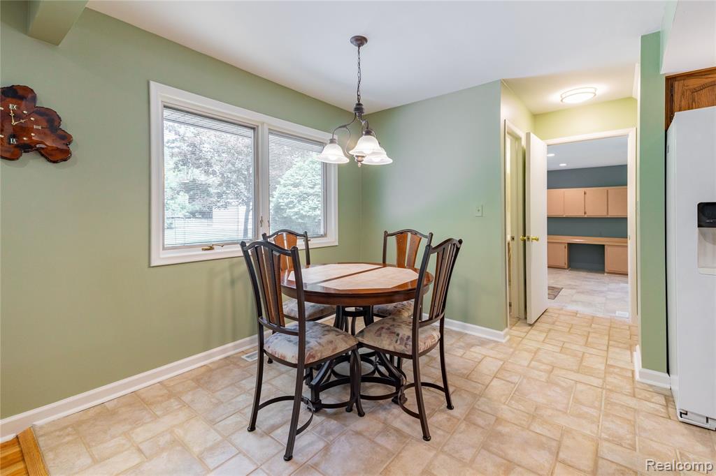 8366 Glengarry Road, Grosse Ile, MI 48138 — Photo 17