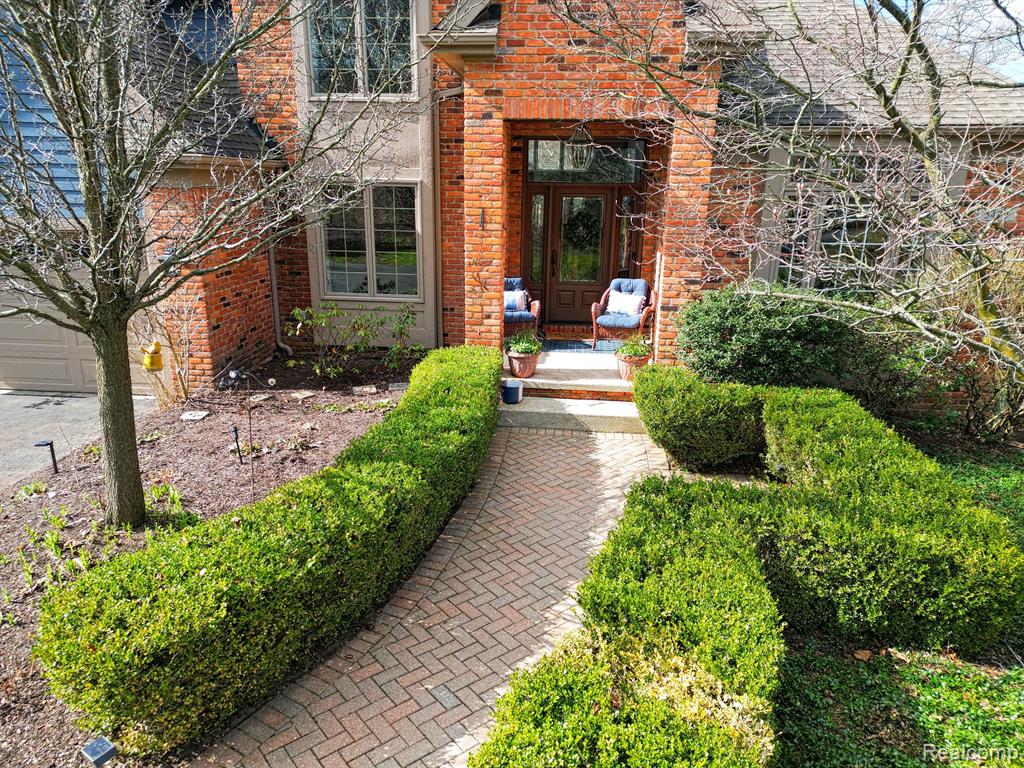 5470 HURON HILLS Drive, Commerce Twp, MI 48382 — Photo 3