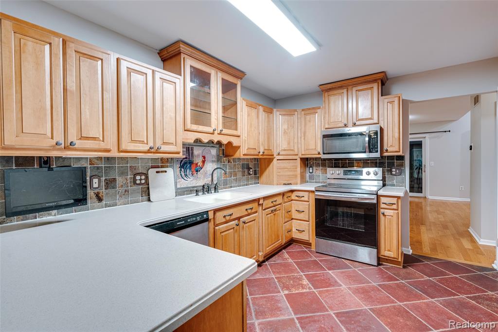 42162 Saratoga Circle, Canton, MI 48187 — Photo 16