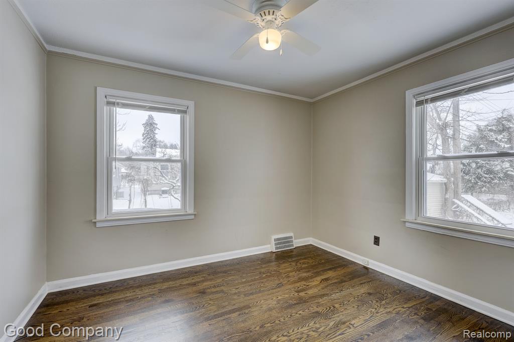 8460 Kenberton Drive, Oak Park, MI 48237 — Photo 26