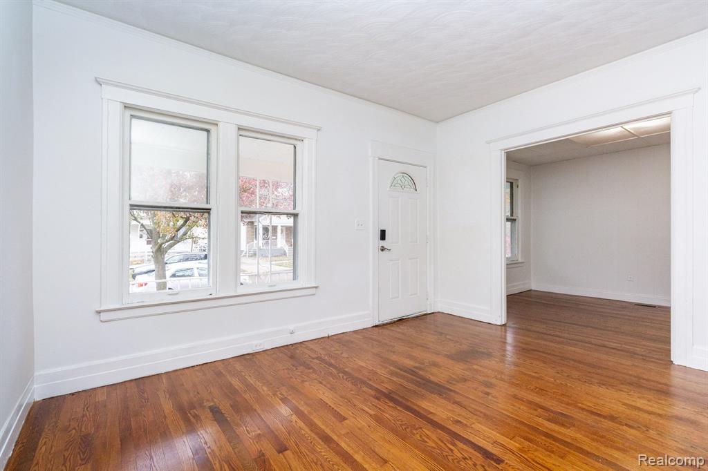 8175 CENTRAL, Center Line, MI 48015 — Photo 3