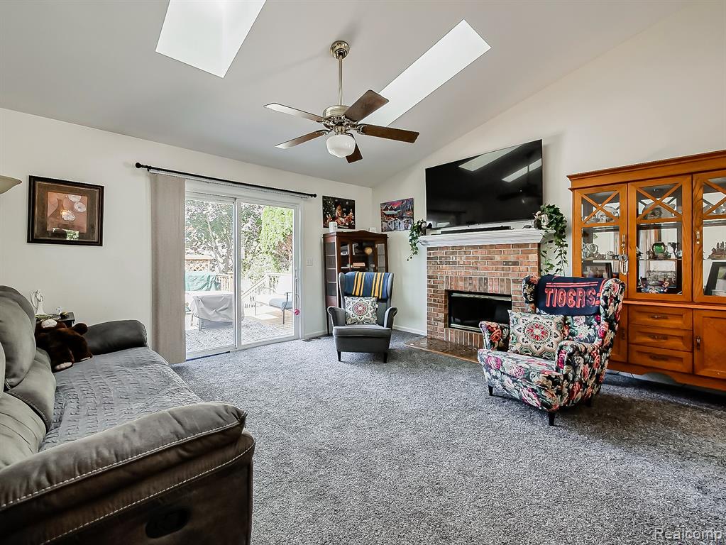 5374 Franklin Avenue, Trenton, MI 48183 — Photo 4