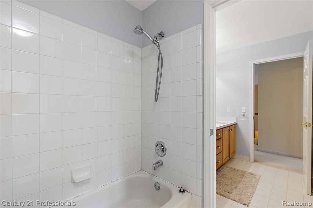 8117 Remington Court, Clarkston, MI 48348 — Photo 24