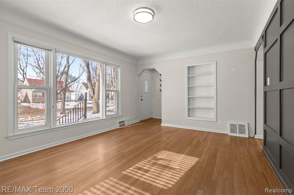 2076 Thomas Avenue, Berkley, MI 48072 — Photo 11