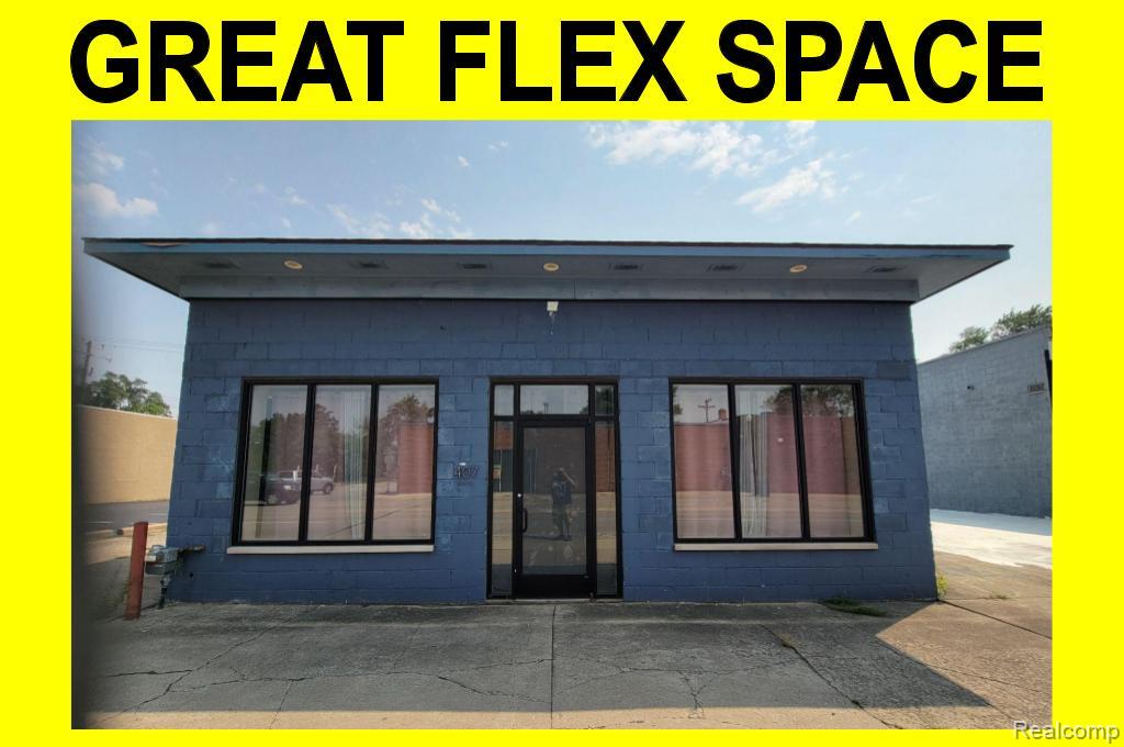 407 W 9 Mile Road, Hazel Park, MI 48030 — front exterior