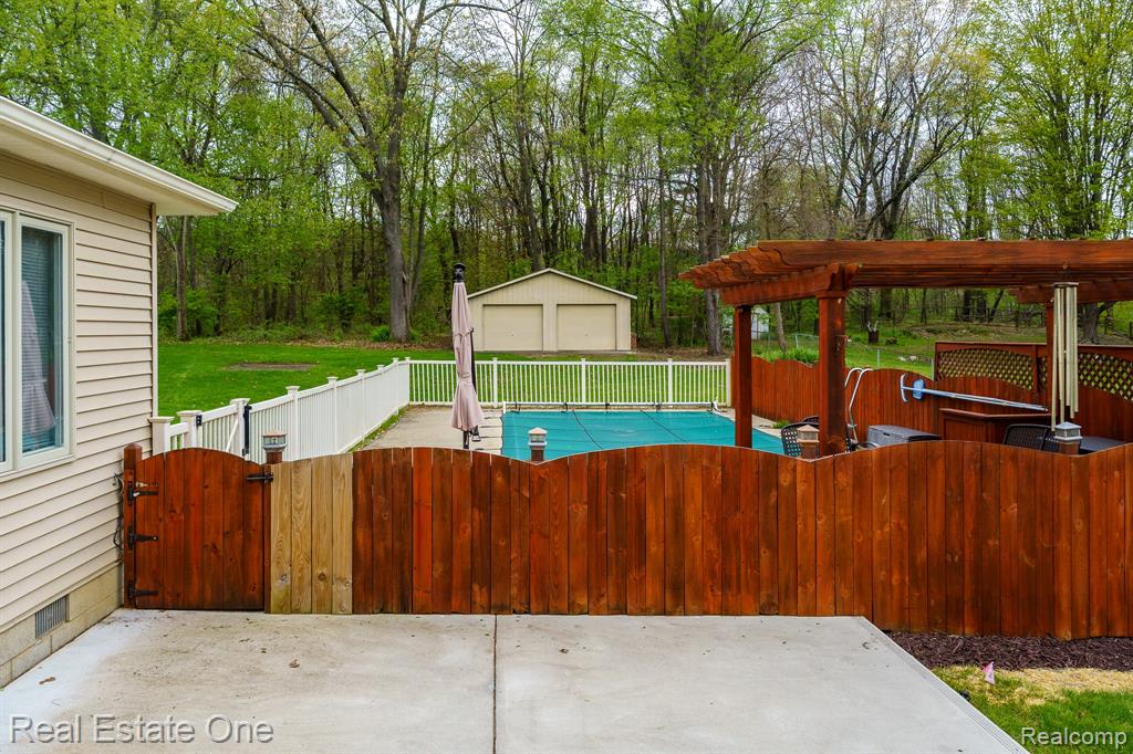 9243 Sherwood Drive, Davisburg, MI 48350 — Photo 42