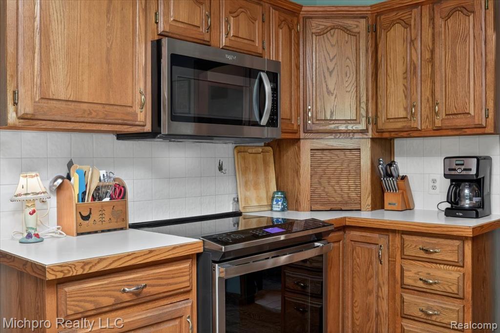 670 Green Creek Lane, Oxford, MI 48371 — Photo 15