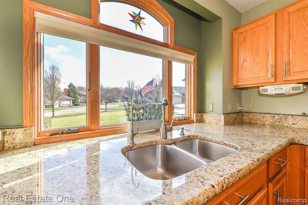 938 MILDRED J Court, Brighton, MI 48116 — Photo 14