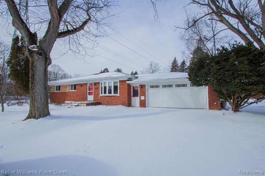 5617 Westfalen Drive, Shelby Twp, MI 48317 — front exterior