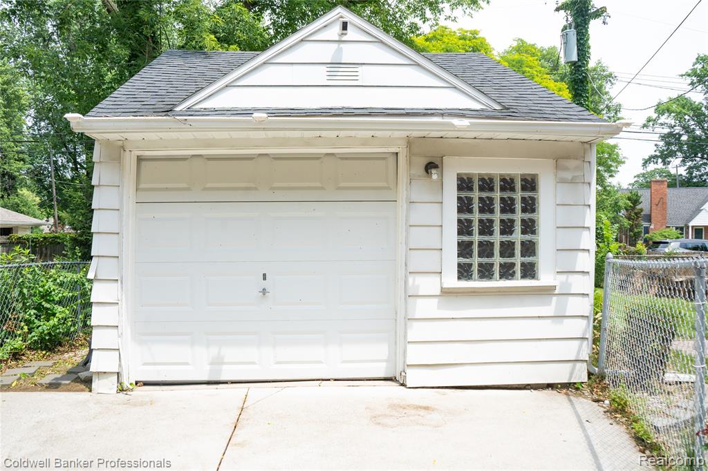 1168 N Vernier Road N, Grosse Pointe, MI 48236 — Photo 4
