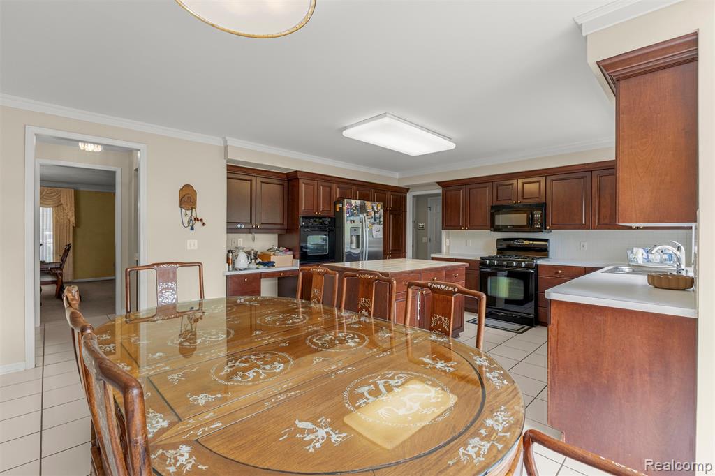 30060 Bristol Lane, Bingham Farms, MI 48025 — Photo 24